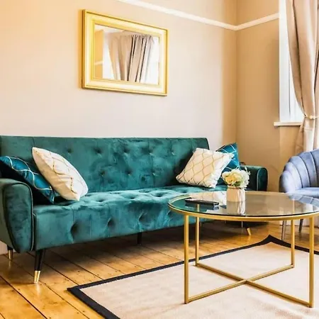 Cosy 3 Bedroom House With Free Parking Near Kingston Thames